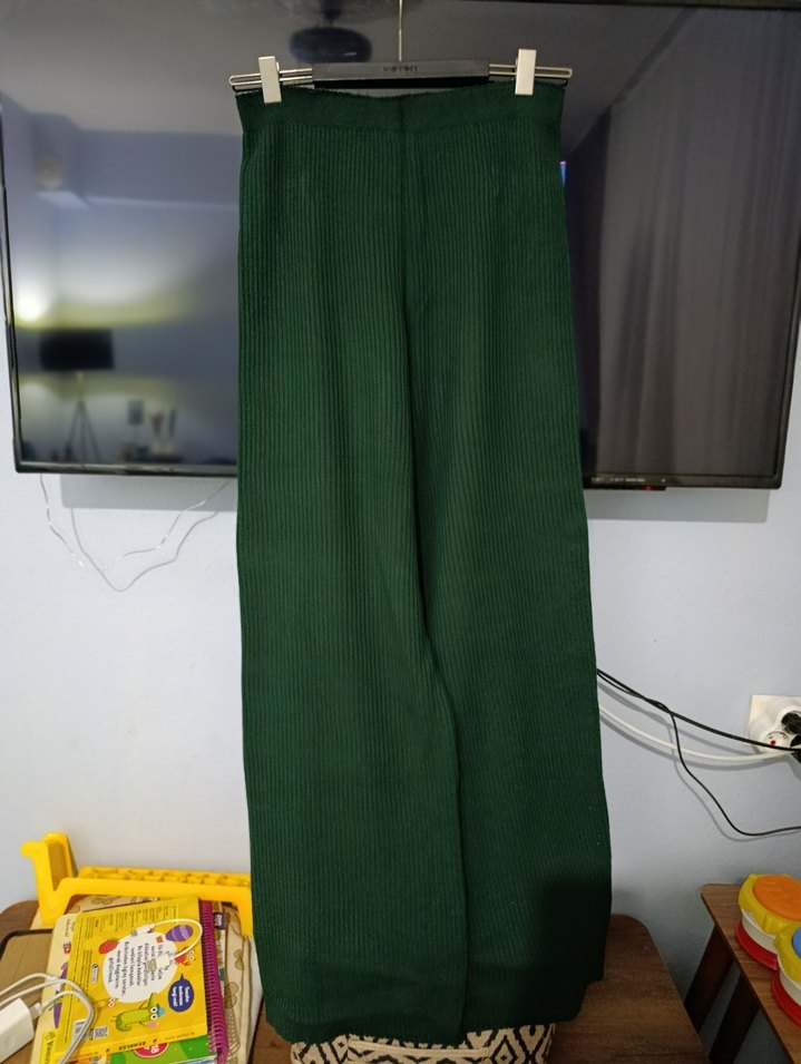 Kadın Yeşil Pilili Geniş Paça Pantolon - Görsel 3