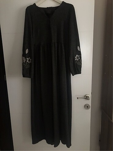Diğer Kolları çiçek nakışlı robalı elbise