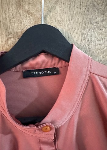 Trendyol & Milla Pembe Saten Fırfırlı Uzun Kollu Gömlek