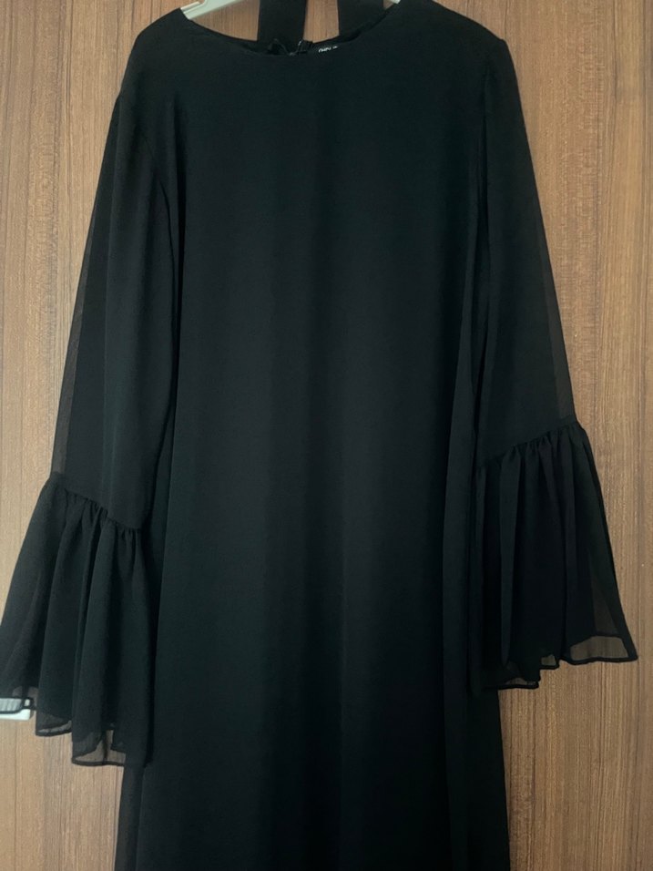 Şifon Siyah Uzun Kollu Fırfırlı Uzun Elbise - Görsel 2