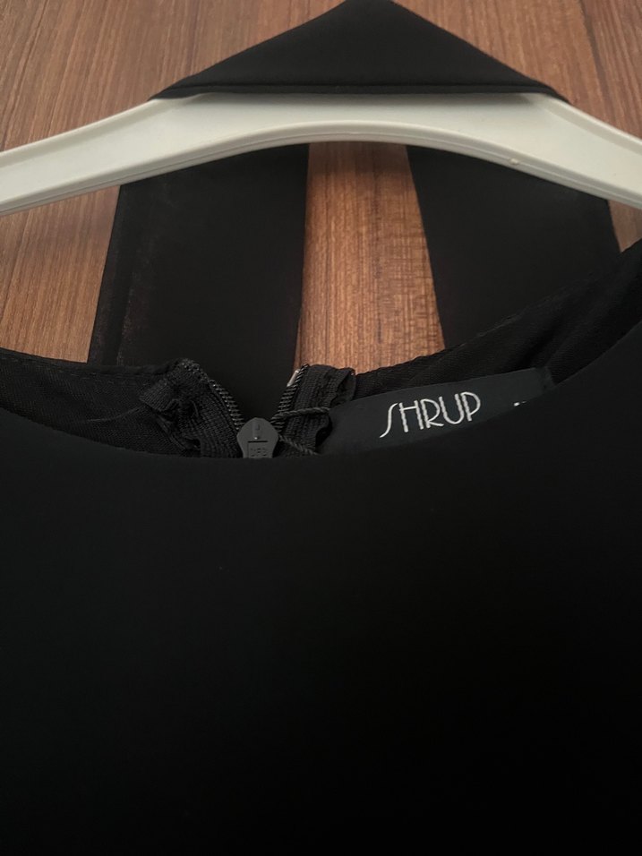 Şifon Siyah Uzun Kollu Fırfırlı Uzun Elbise - Görsel 4