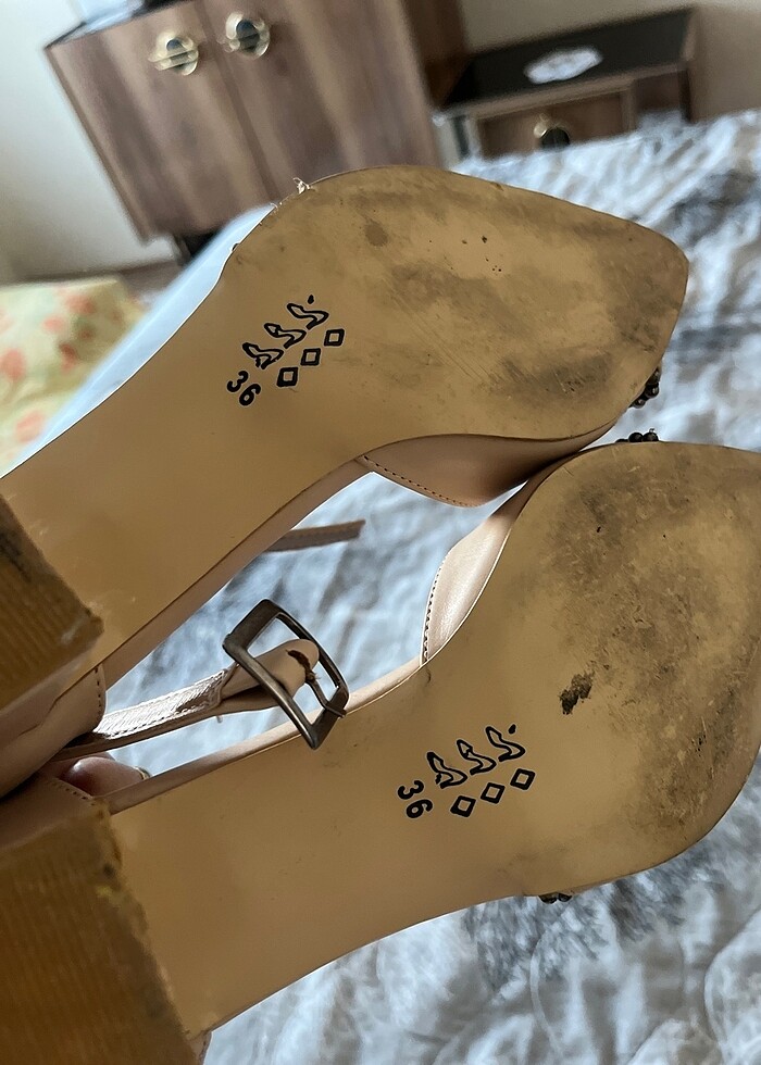 Kısa topuklu ayakkabı - Görsel 4