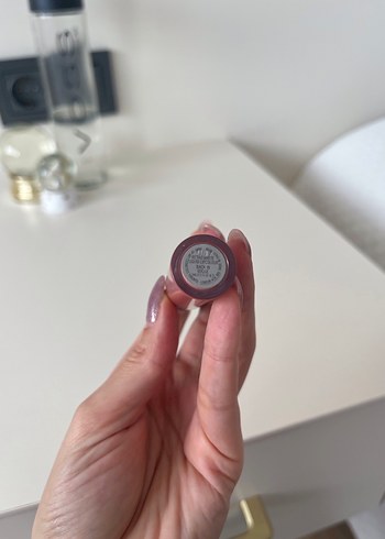 MAC Mat Likit Ruj - Koyu Bej Turuncu 
Tonu - Görsel 4