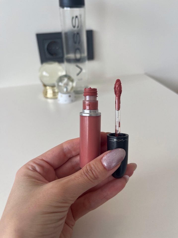 MAC Mat Likit Ruj - Koyu Bej Turuncu 
Tonu - Görsel 2