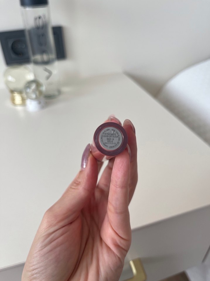 MAC Mat Likit Ruj - Koyu Bej Turuncu 
Tonu - Görsel 4