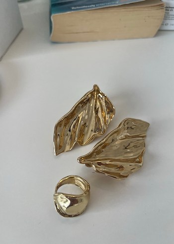 Zara Altın Rengi Yaprak Küpe - Görsel 3