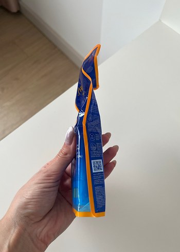 Shiseido SPF50+ Güneş Koruyucu Stick - Görsel 2