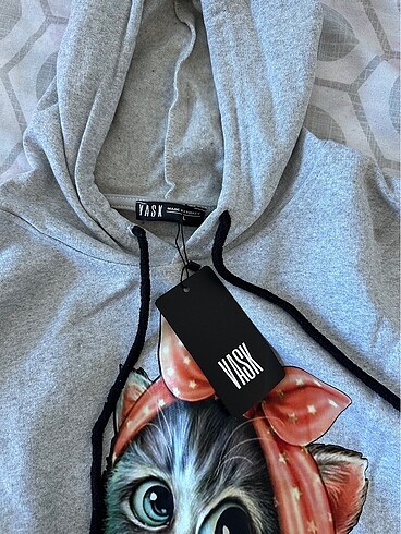 Kedi baskılı sweatshirt