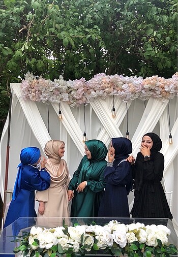 Saten mavi abiye bedeni olmadıgı için satıyorum - Görsel 3