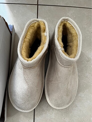 38 Beden Bej Ugg