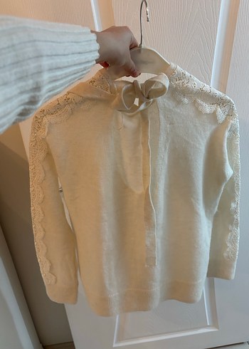 Nakış Detaylı Beyaz Bohem Örgü Kazak - Görsel 3