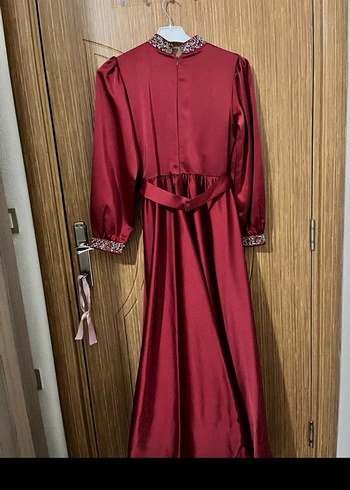 Kemerli Bordo Uzun Kollu Saten Elbise - Görsel 2