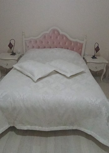 Nakışlı Beyaz Yatak Örtüsü - Görsel 3