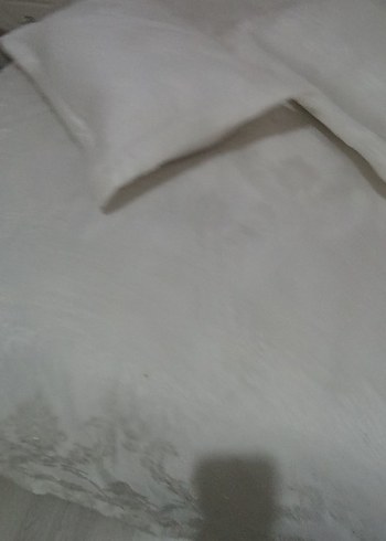 Nakışlı Beyaz Yatak Örtüsü - Görsel 4