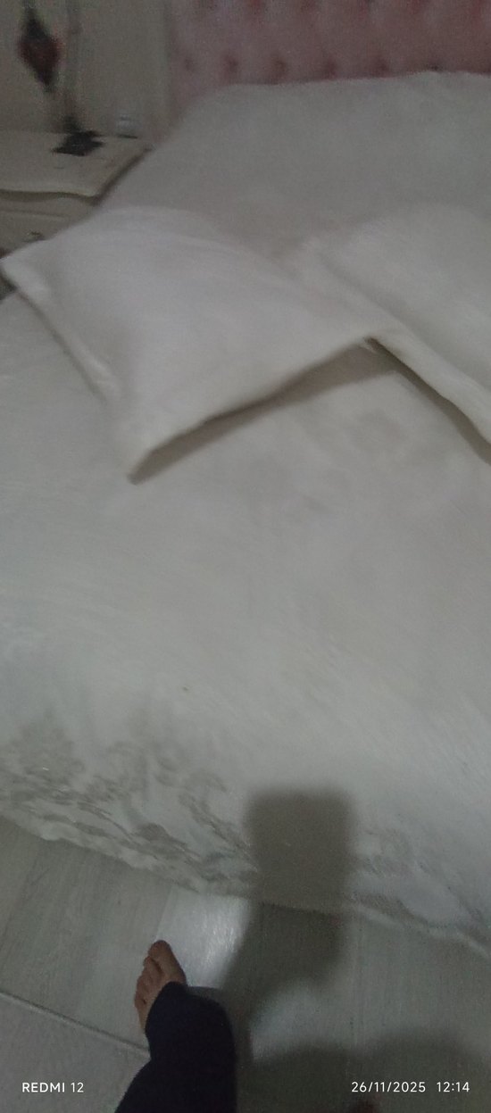 Nakışlı Beyaz Yatak Örtüsü - Görsel 4