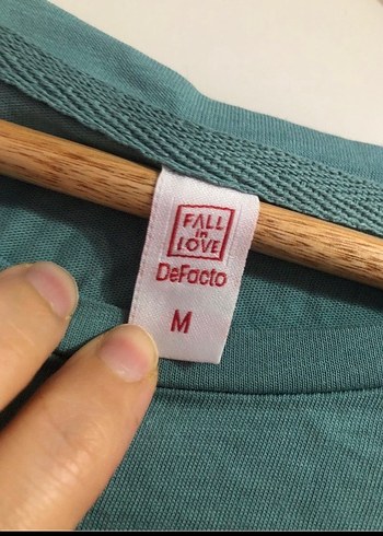 Turkuaz Baskılı Midi Kadın Tişört - Görsel 3