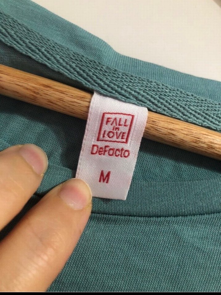 Turkuaz Baskılı Midi Kadın Tişört - Görsel 3