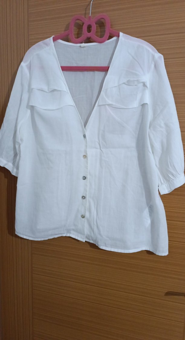 Düğmeli V Yakalı Beyaz Kadın Gömlek - Görsel 5