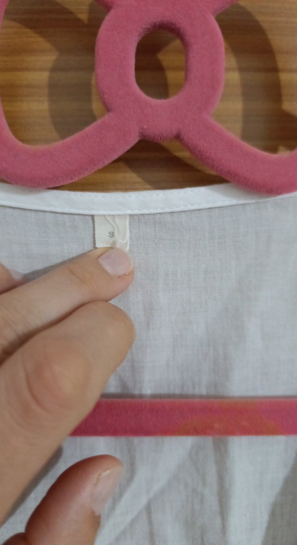 Düğmeli V Yakalı Beyaz Kadın Gömlek - Görsel 2