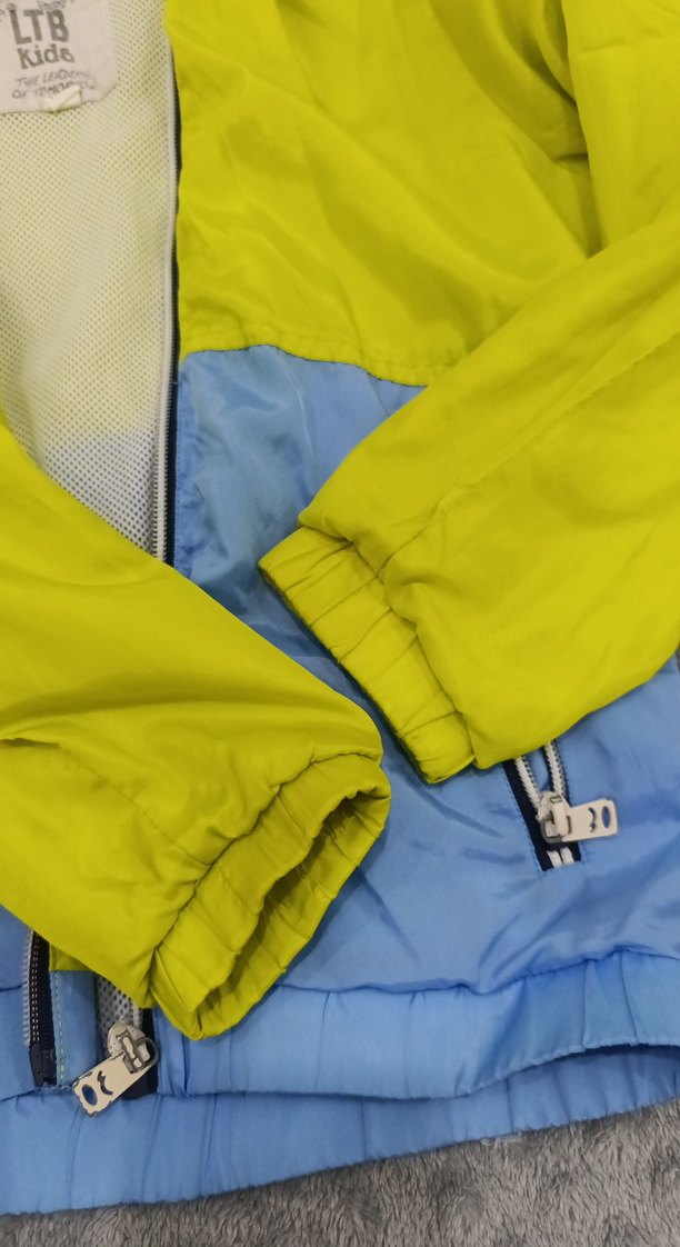 Sarı Mavi Kapüşonlu Erkek Çocuk Yağmurluk - Görsel 3