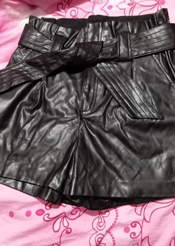 Siyah Deri Mini Şort Kemerli - Görsel 3