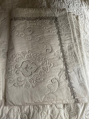 Linens yatak örtüsü sorunsu çok şık
