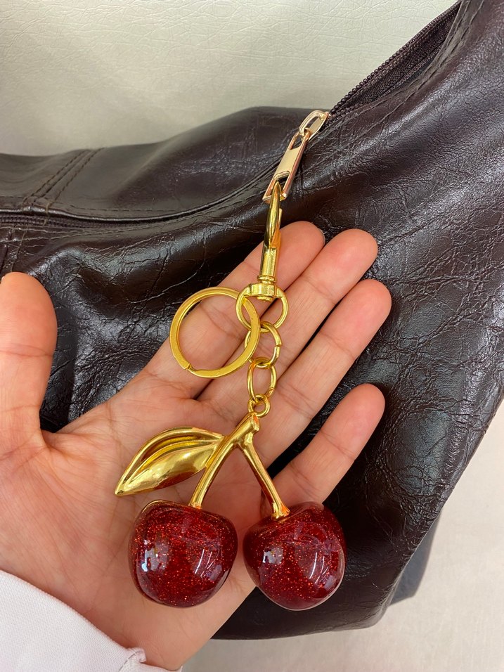 Altın Renk Parlak Kirazlı Kadın Anahtarlık - Görsel 3