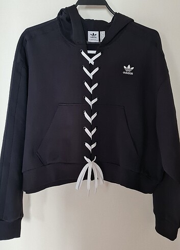 ADiDAS kadin sweatshirt.