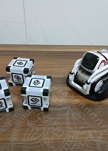 Cozmo Robot