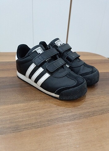 26 Beden siyah Renk Adidas ayakkabı 
