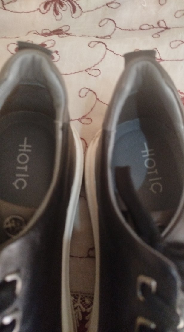 Şık Siyah Deri Sneaker — görsel 2/3