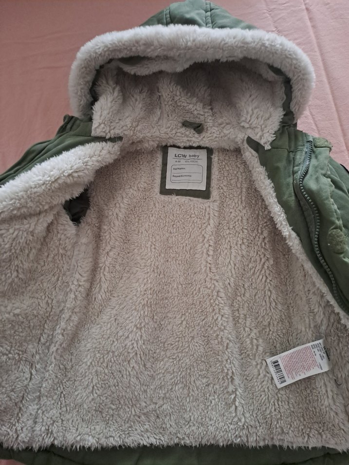 Erkek Çocuk Gri Kapüşonlu Kürklü Kaban - Görsel 3