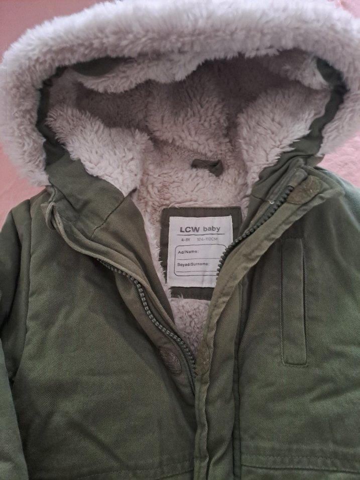 Erkek Çocuk Gri Kapüşonlu Kürklü Kaban - Görsel 2