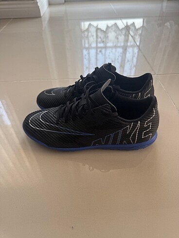 39 Beden siyah Renk Orjinal Nike halısaha ayakkabısı 39 numara
