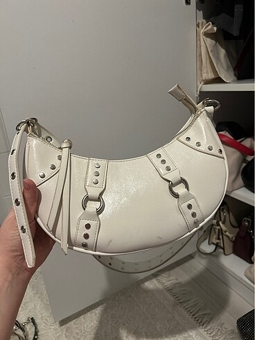 Stradivarius Zımbalı Beyaz Çanta