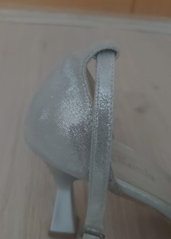 Gri parlak Tokalı Stiletto Kadın Ayakkabı - Görsel 7