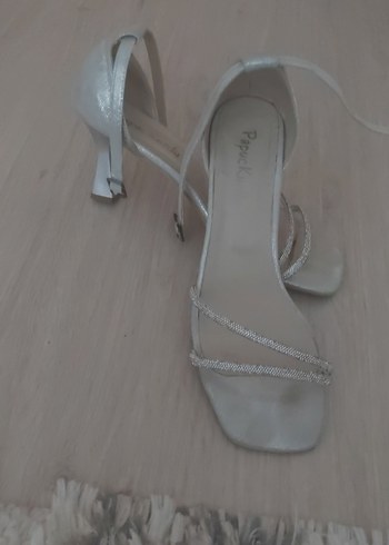 Gri parlak Tokalı Stiletto Kadın Ayakkabı - Görsel 5