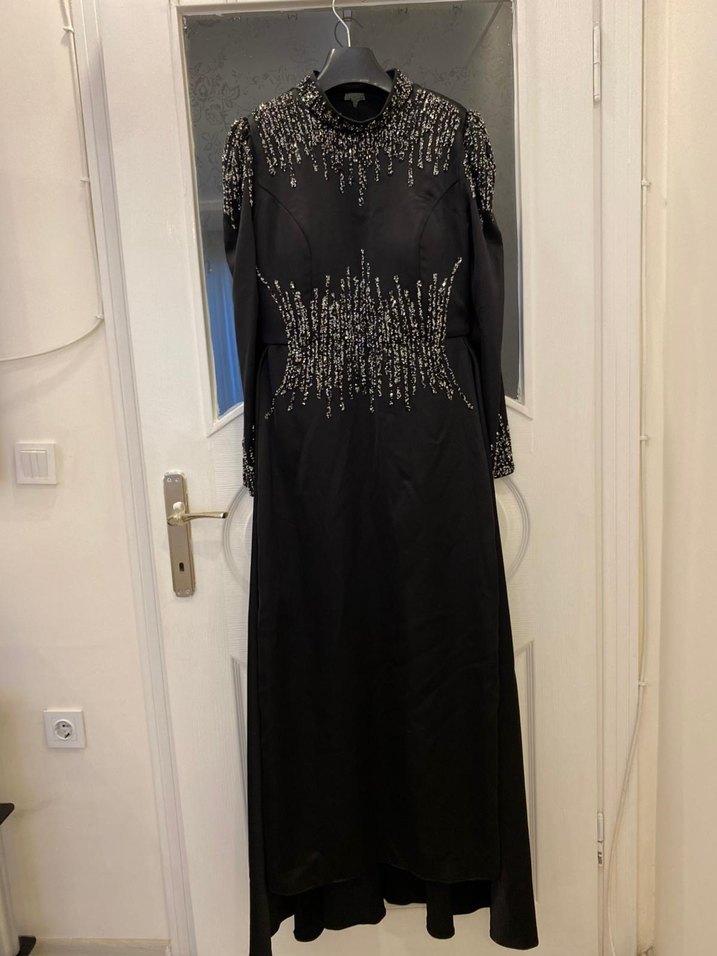 Boncuk İşlemeli Siyah Kuyruklu Uzun Abiye Elbise - Görsel 3