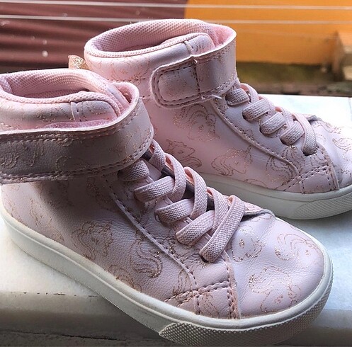 H&M unicorn 25