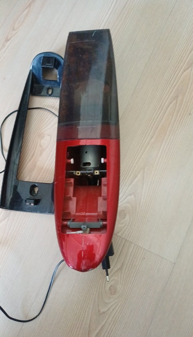 Kablolu Kırmızı El Süpürgesi - Görsel 5