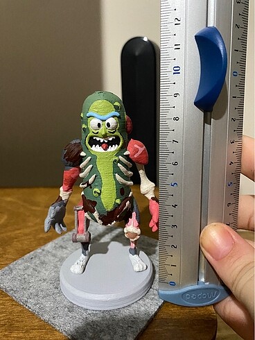 Pickle Rick figür