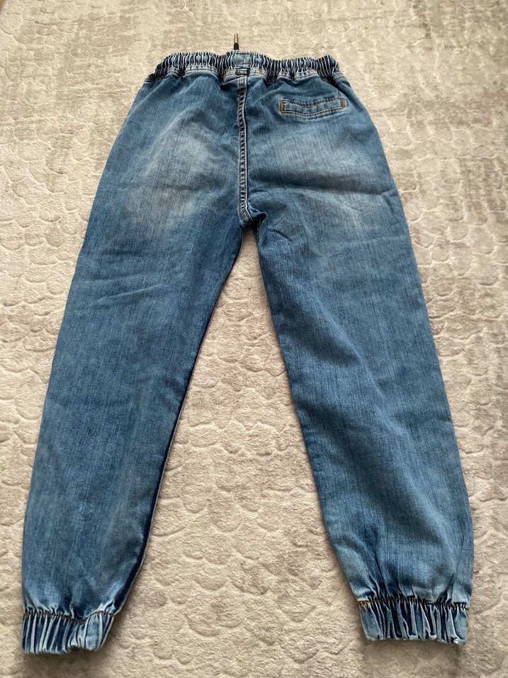 Nakışlı Mavi Erkek Çocuk Denim Pantolon — görsel 2/4