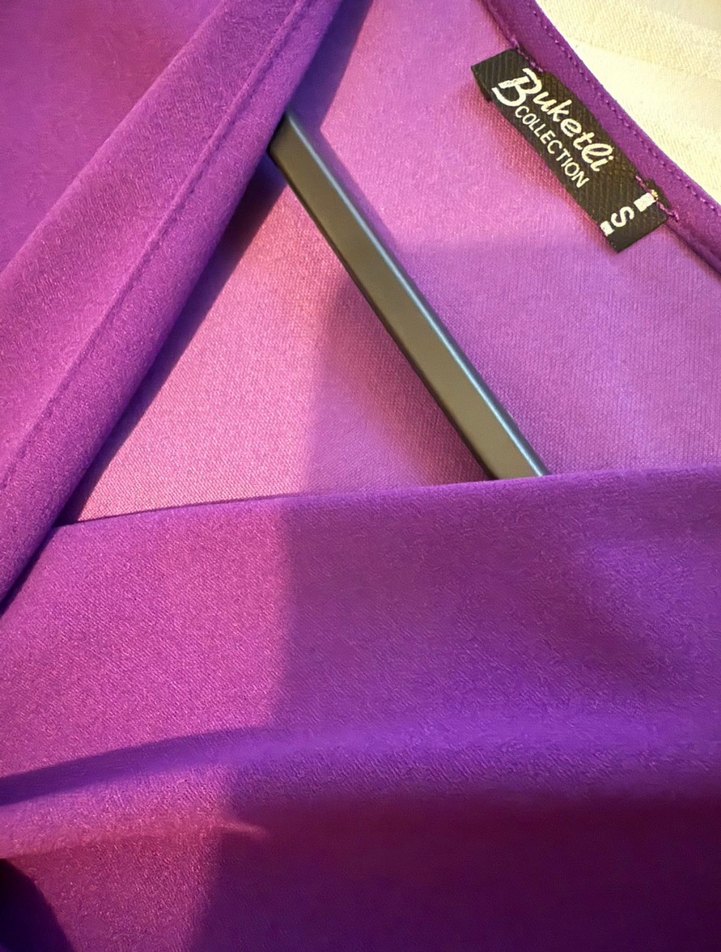 Mor V Yaka Drapeli Midi Elbise - Görsel 3