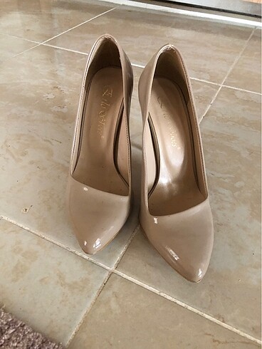 Nude stiletto
