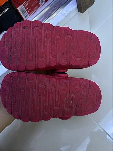 22 Beden kırmızı Renk 22/23 numara crocs çocuk terlik
