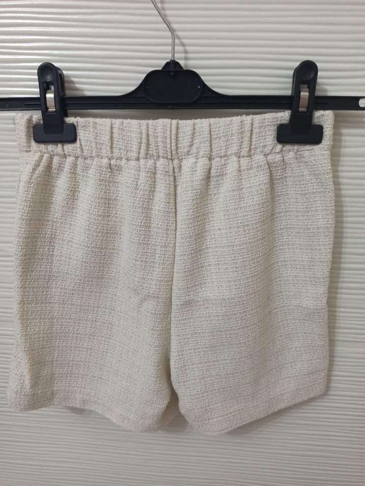 Kız Çocuk Beyaz Düğmeli Mini Şort - Görsel 2