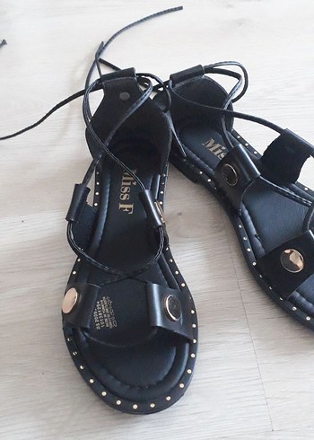 Siyah Deri Tokalı Blok Topuklu Gotik Sandalet - Görsel 2