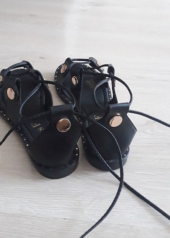 Siyah Deri Tokalı Blok Topuklu Gotik Sandalet - Görsel 3