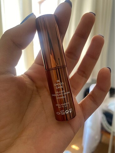 Beden Golden Rose Glow Kiss Tinted Lip Balm SPF 15