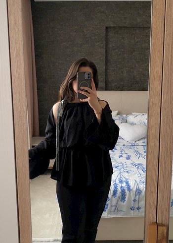 Siyah Kayık Yaka Kemerli Uzun Kollu Bluz - Görsel 2